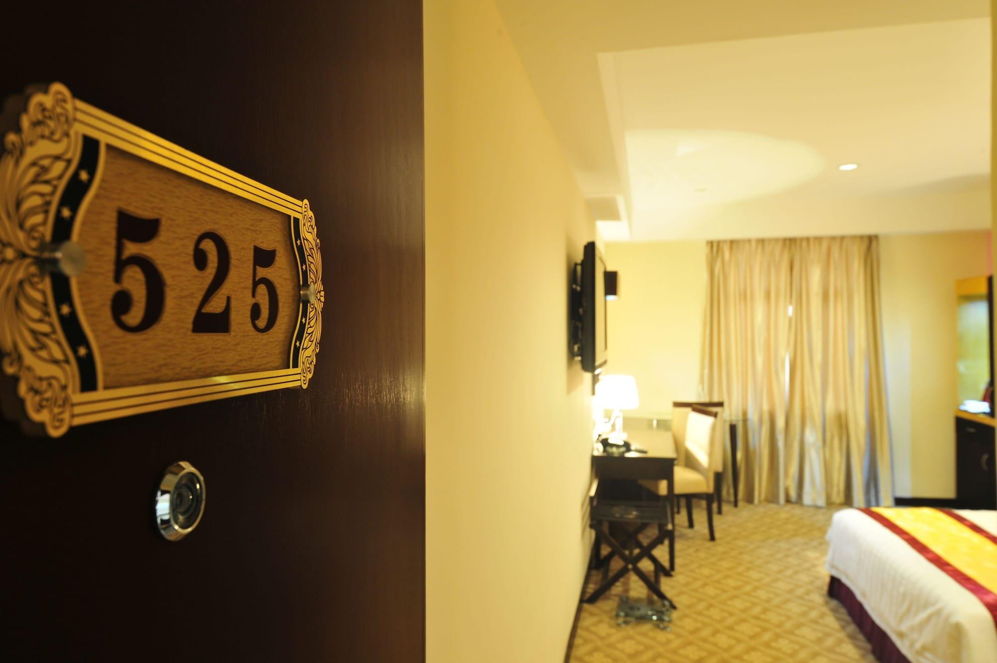 Hallmark Crown Hotel Malacca Bagian luar foto