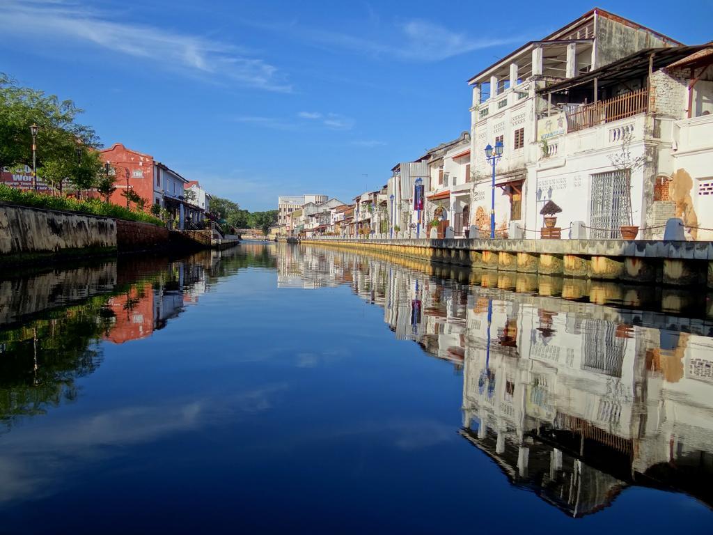 Hallmark Crown Hotel Malacca Bagian luar foto