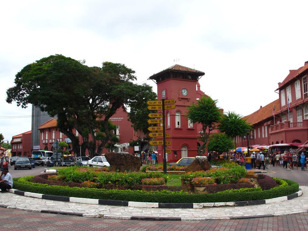 Hallmark Crown Hotel Malacca Bagian luar foto