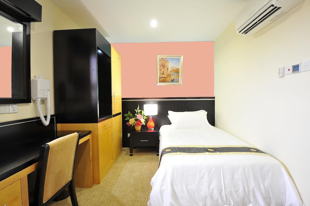 Hallmark Crown Hotel Malacca Bagian luar foto