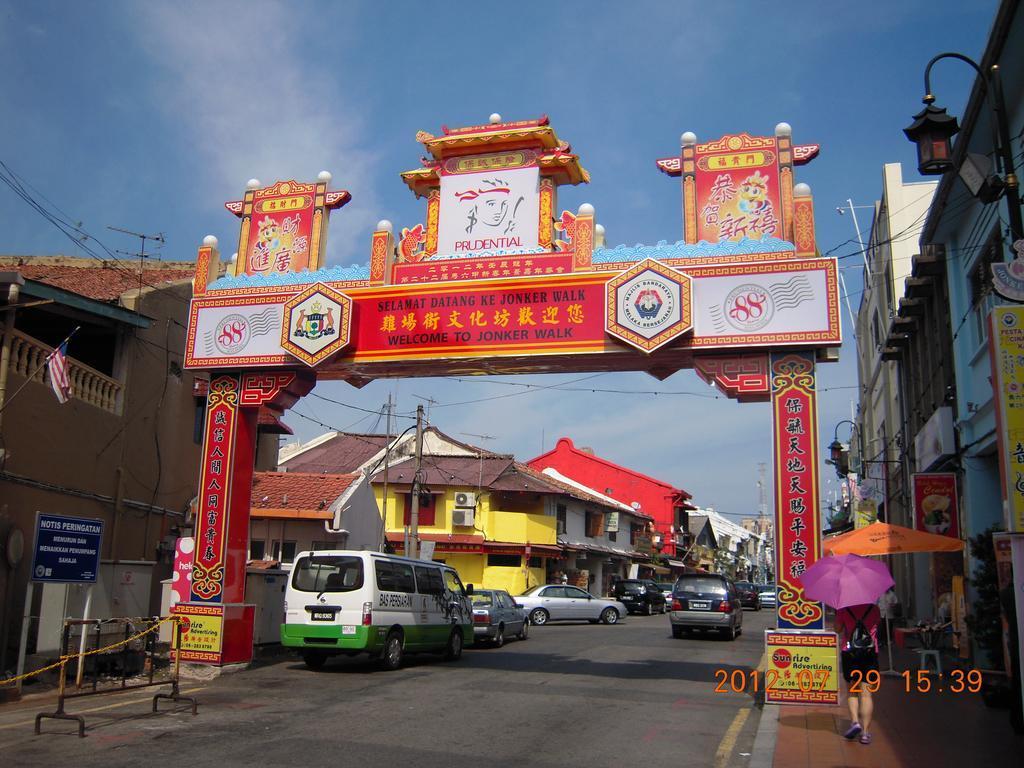 Hallmark Crown Hotel Malacca Bagian luar foto