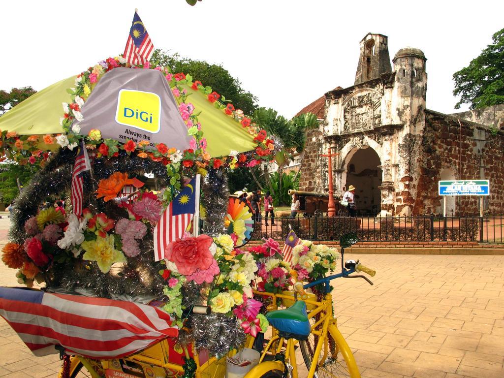 Hallmark Crown Hotel Malacca Bagian luar foto