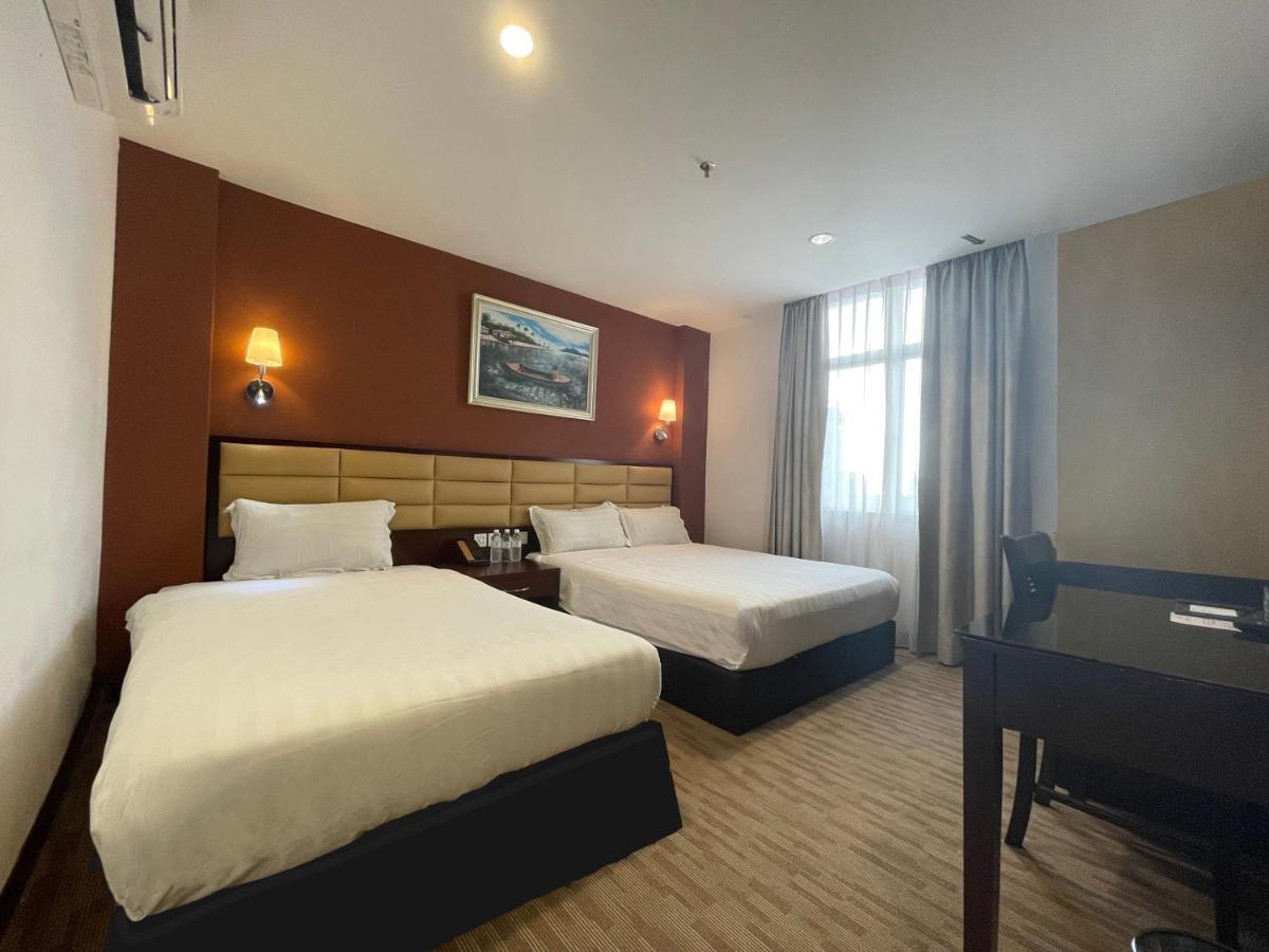 Hallmark Crown Hotel Malacca Bagian luar foto