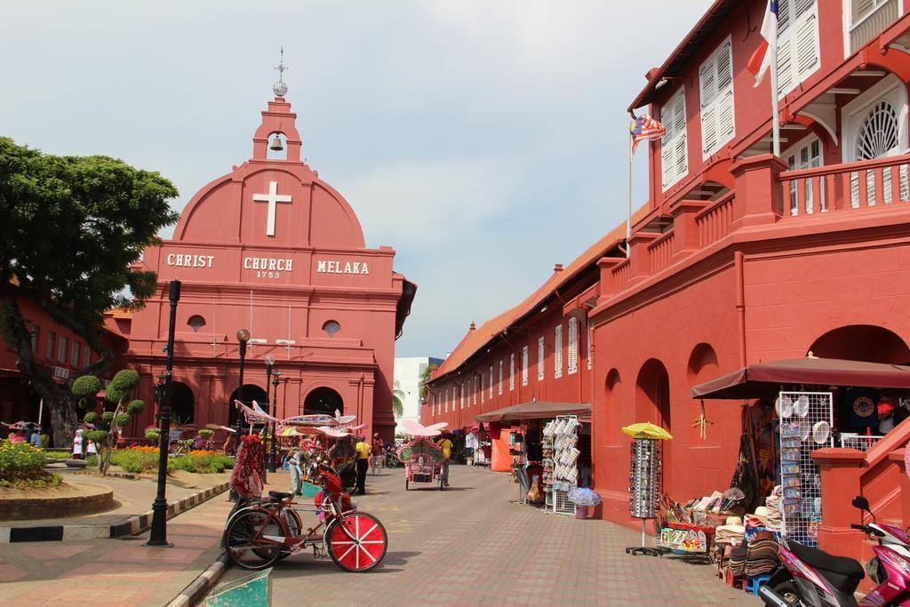 Hallmark Crown Hotel Malacca Bagian luar foto