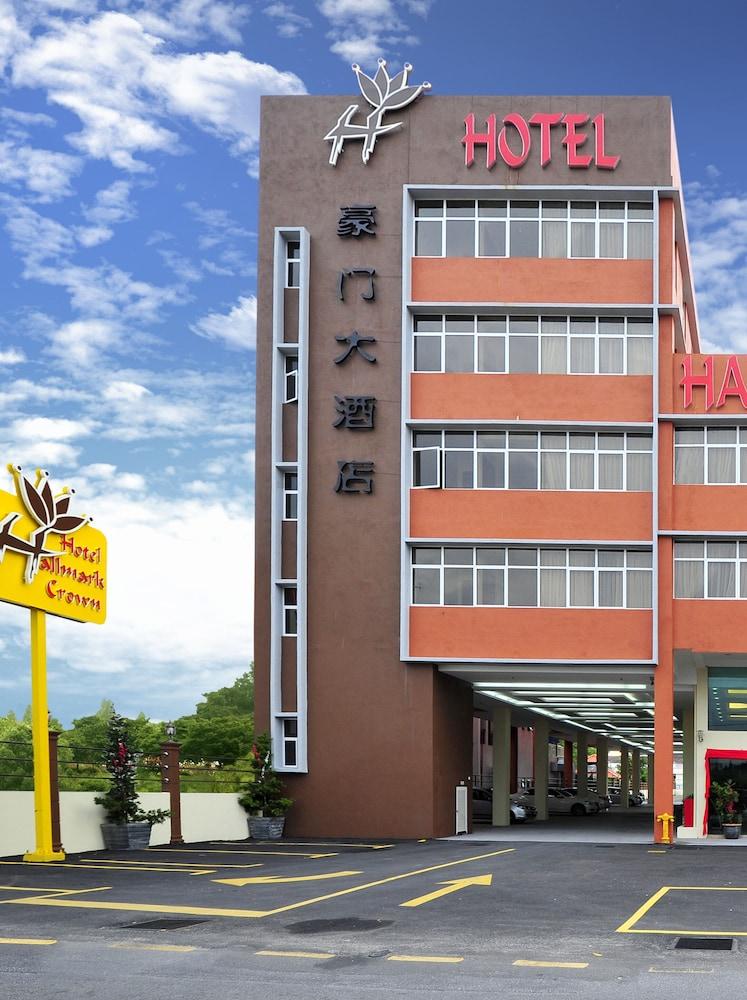 Hallmark Crown Hotel Malacca Bagian luar foto