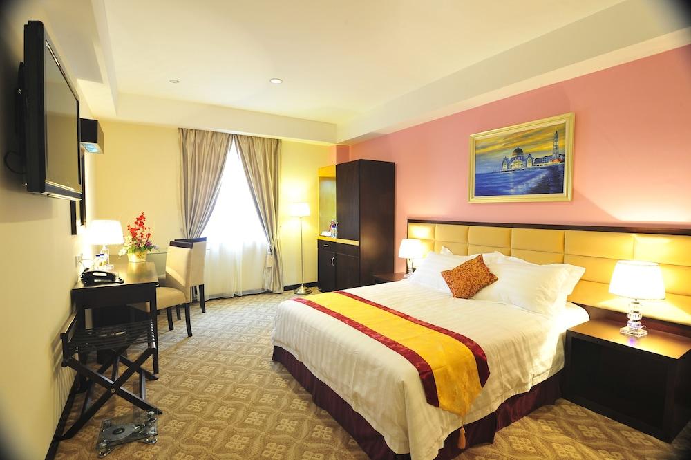 Hallmark Crown Hotel Malacca Bagian luar foto