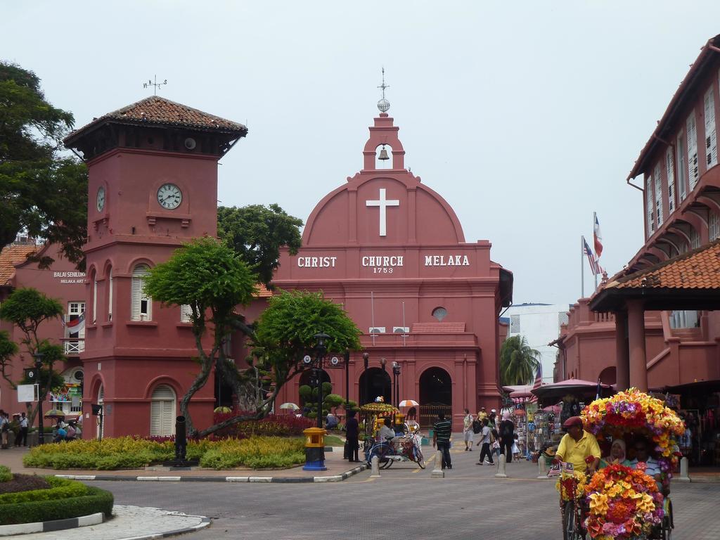 Hallmark Crown Hotel Malacca Bagian luar foto