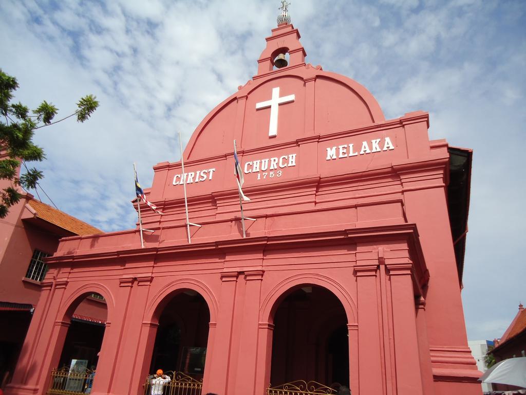 Hallmark Crown Hotel Malacca Bagian luar foto