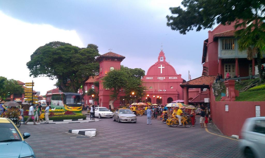 Hallmark Crown Hotel Malacca Bagian luar foto