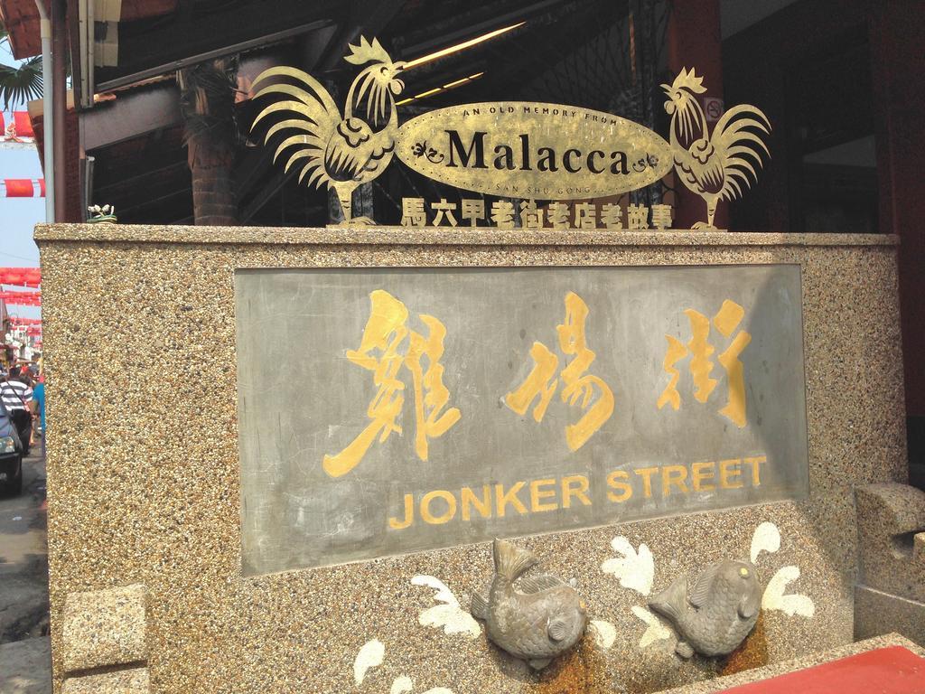 Hallmark Crown Hotel Malacca Bagian luar foto