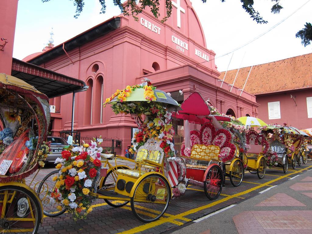 Hallmark Crown Hotel Malacca Bagian luar foto