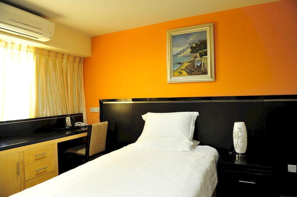 Hallmark Crown Hotel Malacca Bagian luar foto