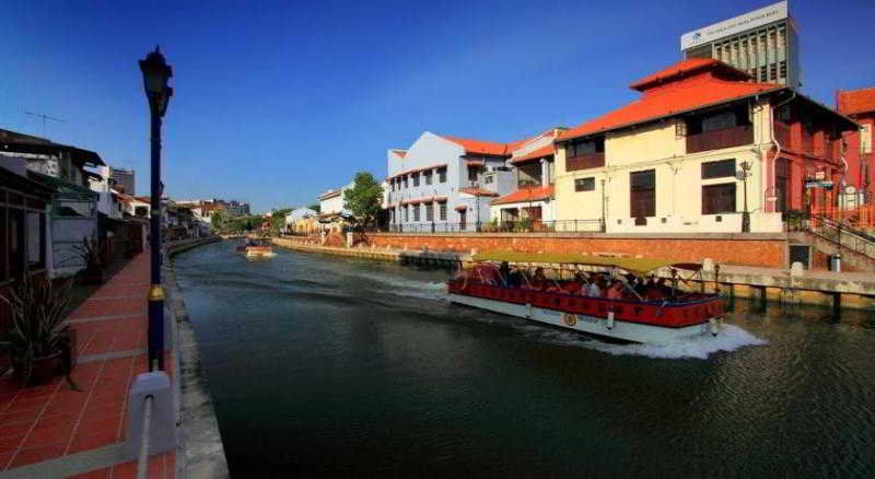 Hallmark Crown Hotel Malacca Bagian luar foto