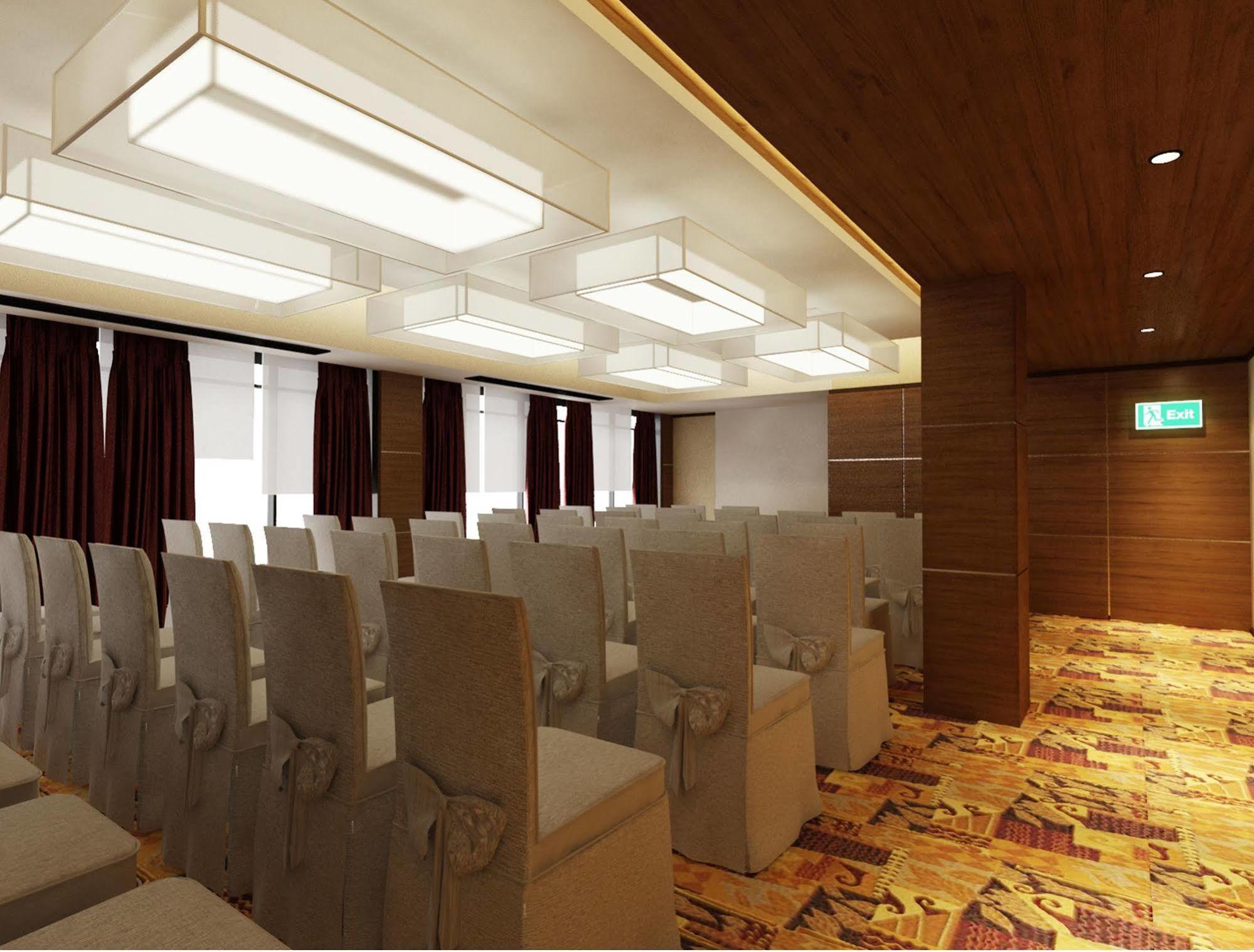 Hallmark Crown Hotel Malacca Bagian luar foto