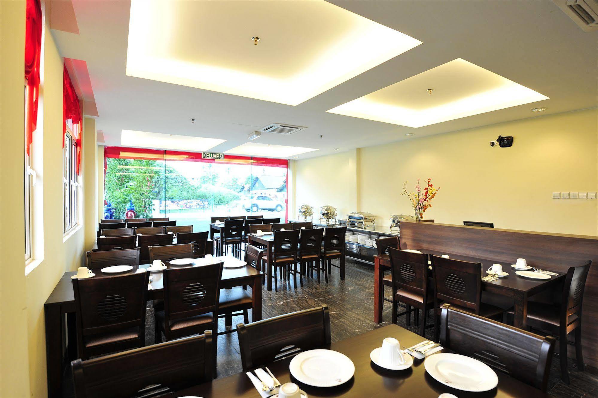 Hallmark Crown Hotel Malacca Bagian luar foto