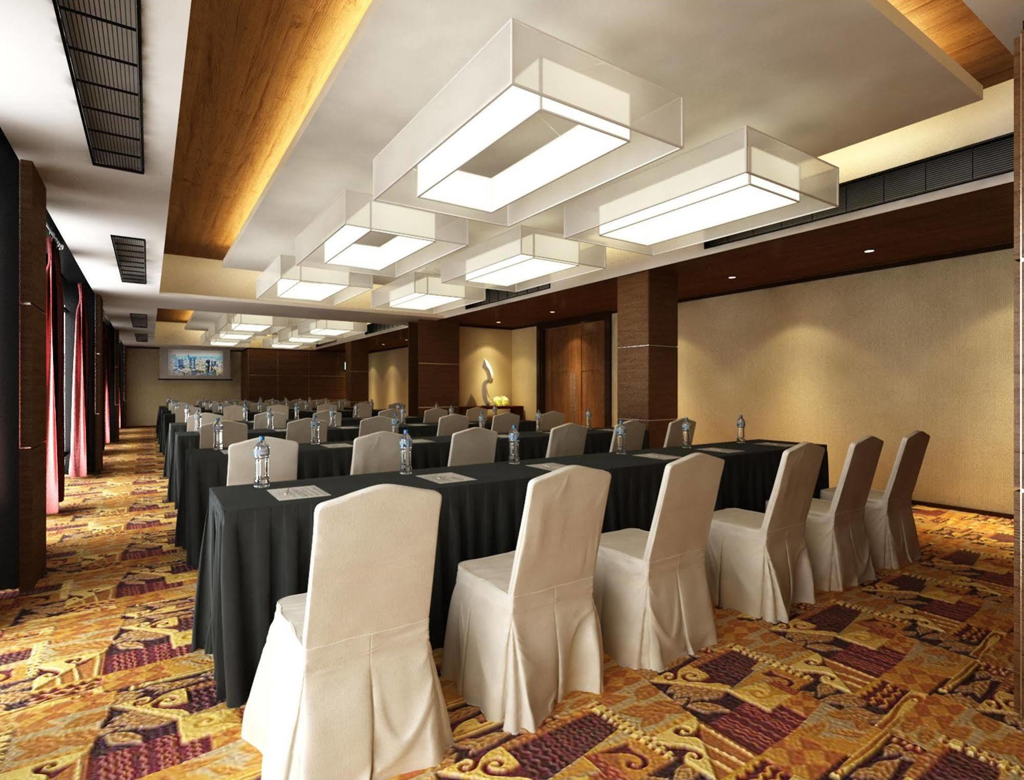 Hallmark Crown Hotel Malacca Bagian luar foto
