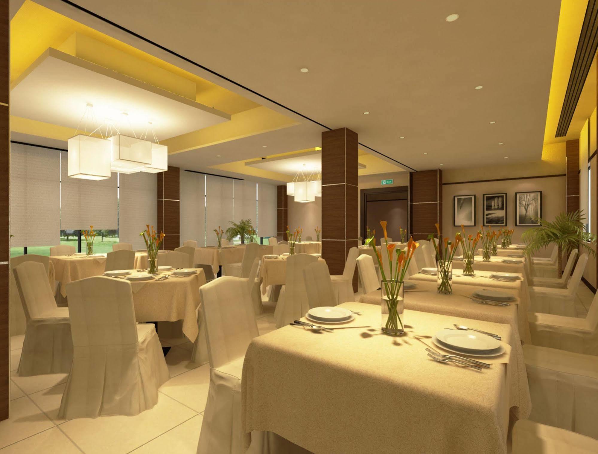 Hallmark Crown Hotel Malacca Bagian luar foto