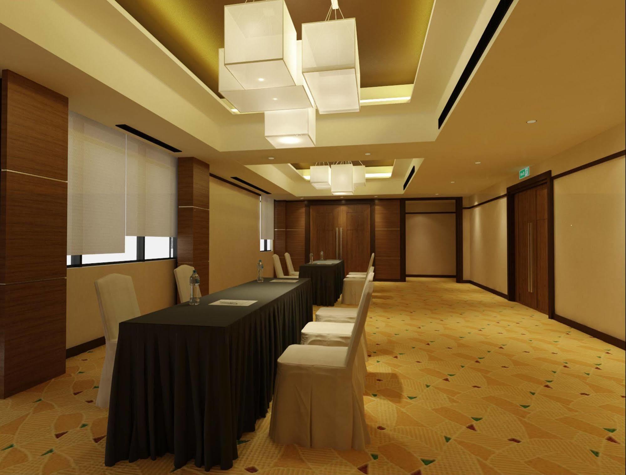 Hallmark Crown Hotel Malacca Bagian luar foto